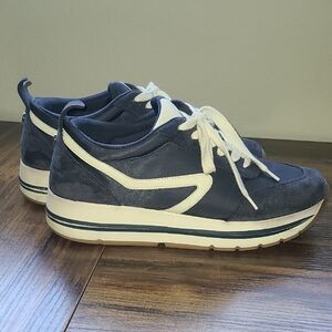 Steve Madden Women's Navy and White Sneakers